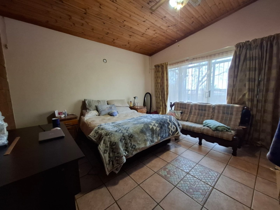 6 Bedroom Property for Sale in Uitsig Free State